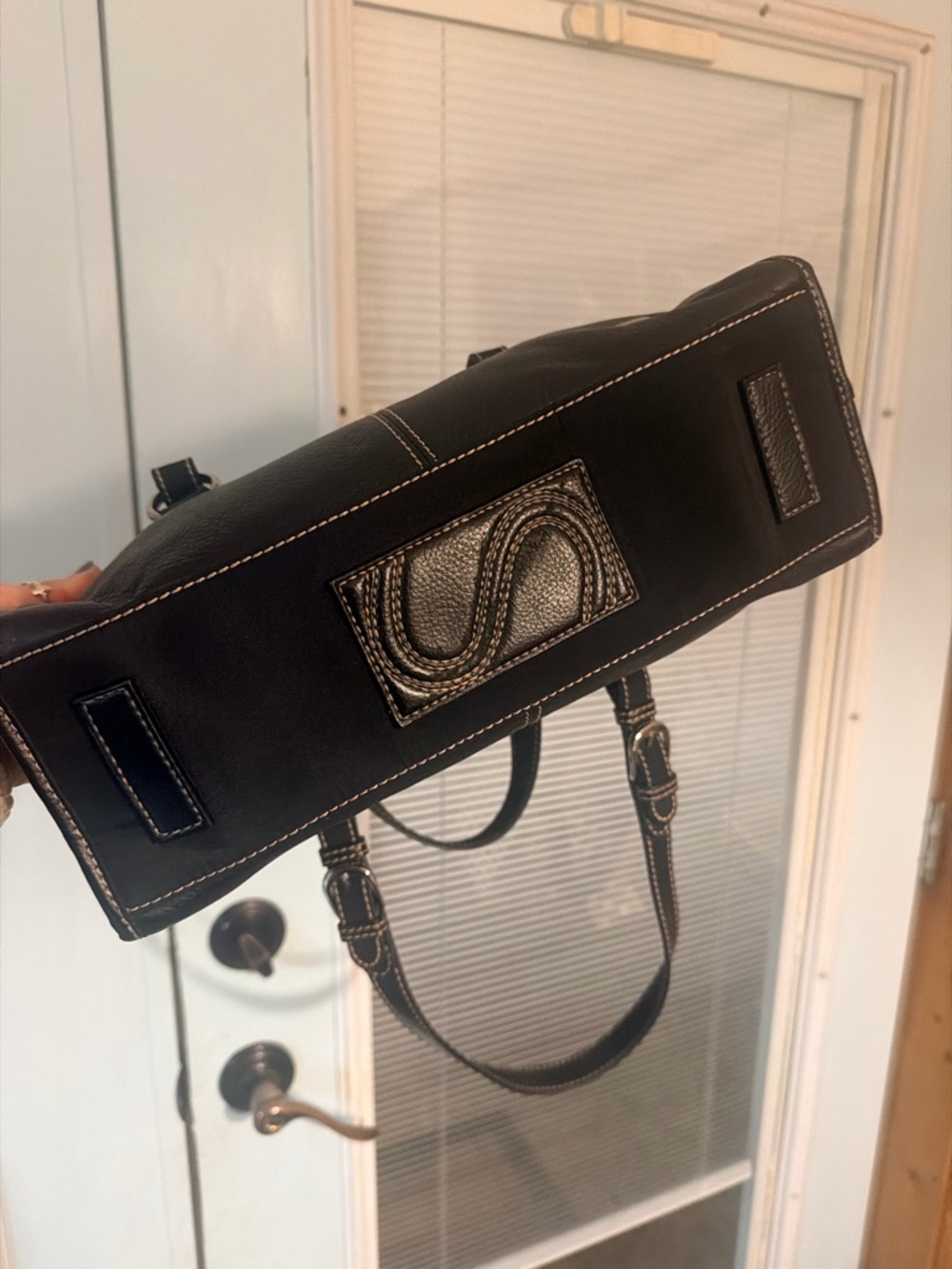 The Sak Black Leather Shoulder Bag with Contrast Stitching. Gorgeous leather! - Picture 2 of 3